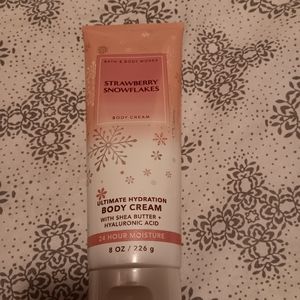 B&BW Strawberry Snowflakes